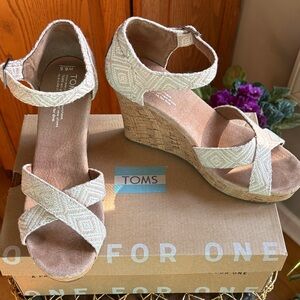TOMS Natural Woven Strappy Wedge-Diamond- Size 8.5